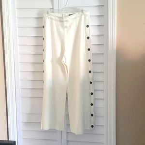 New w/o tags 4Si3nna Gaucho Button Pants Size M